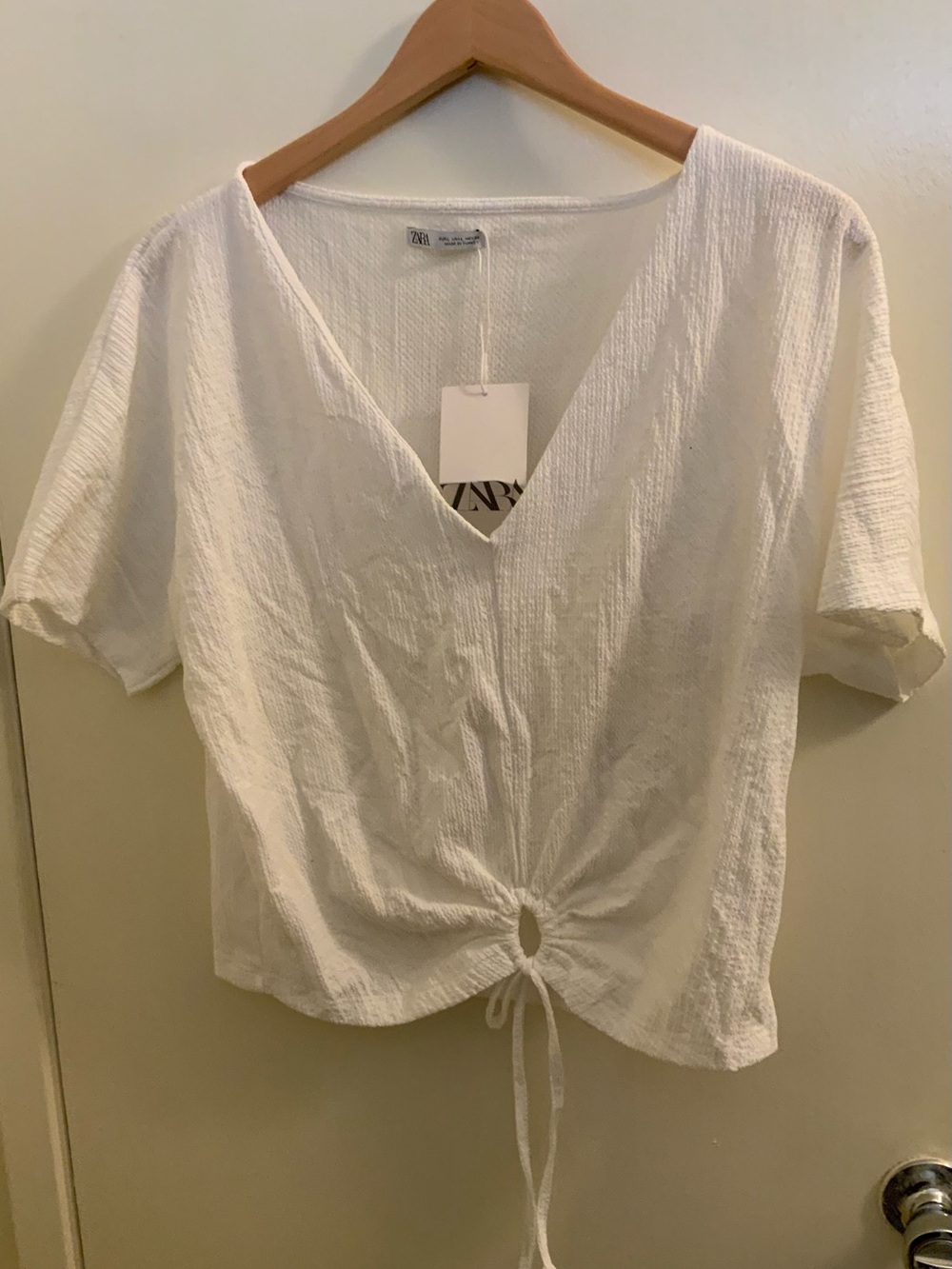 Zara White Textured V-Neck Tie-Front Short Sleeve Blouse